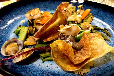 cropped-castiglione-della-pescaia-ristoranti-il-Ristorante-LArpione-Capesante-arrostite-al-timo-tartufo-nero-chianti-cavolo-nero-e-piccoli-ortaggi-scottati..jpg